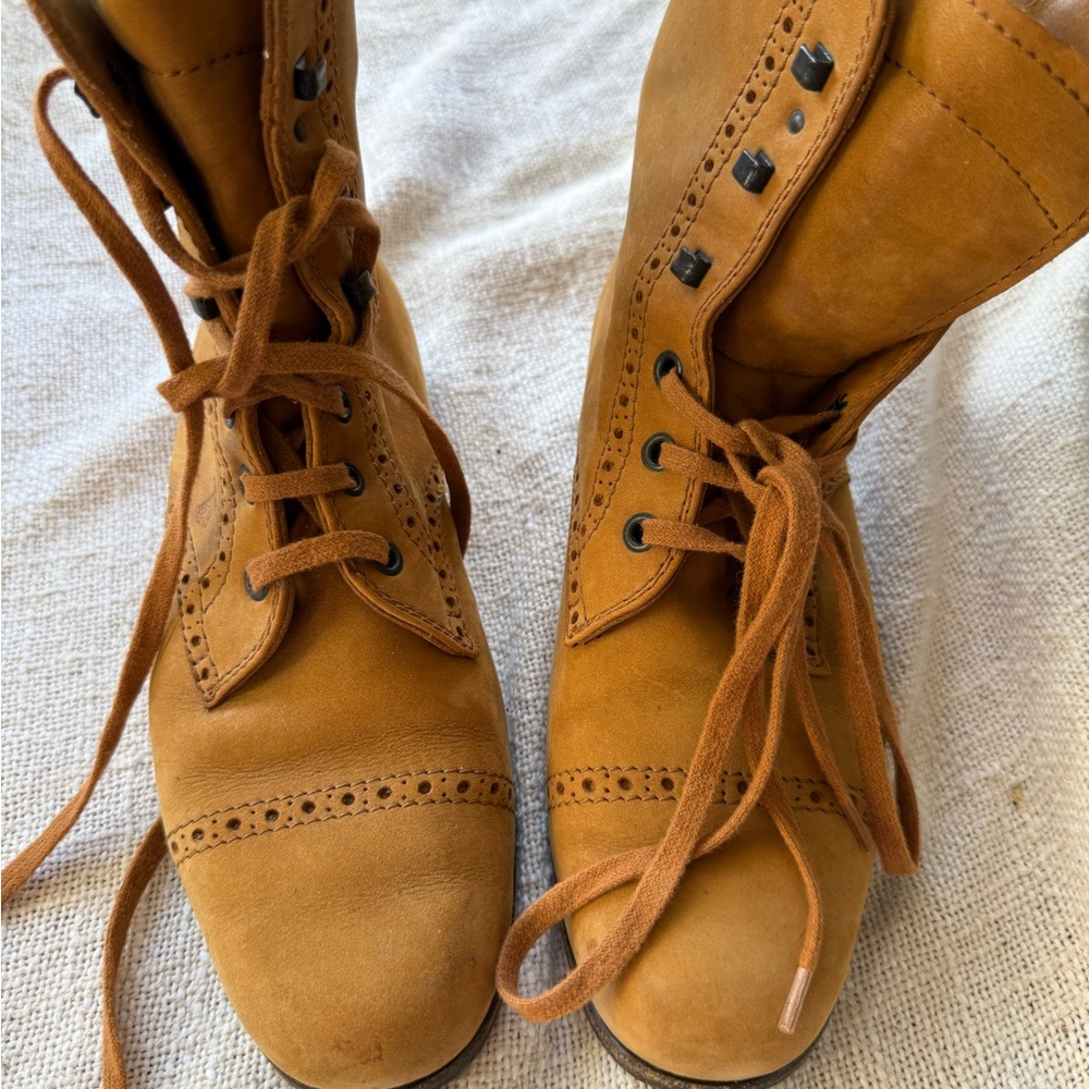 Tods Tan Leather Ankle Boots